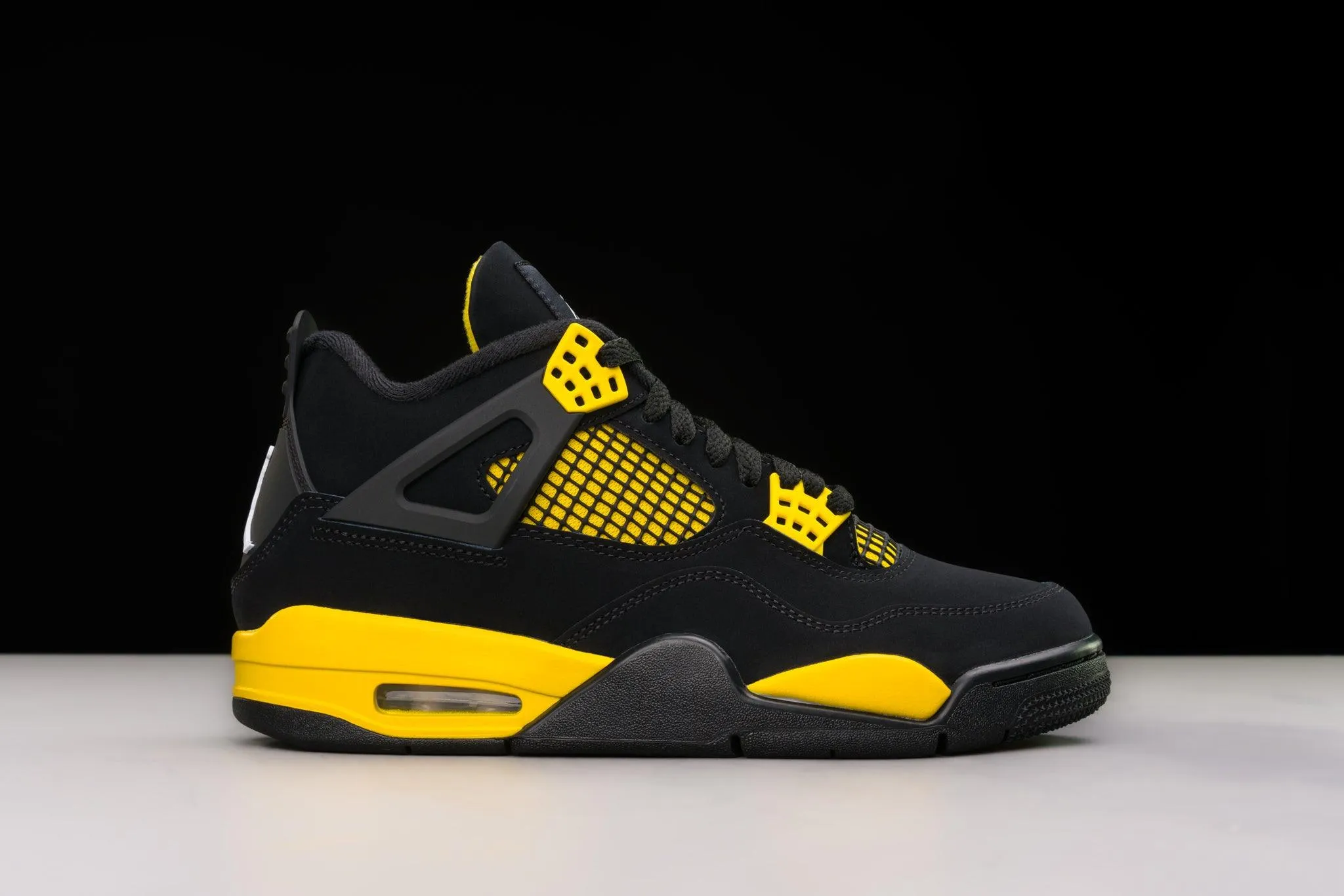 Air Jordan 4 Retro Thunder (2023)