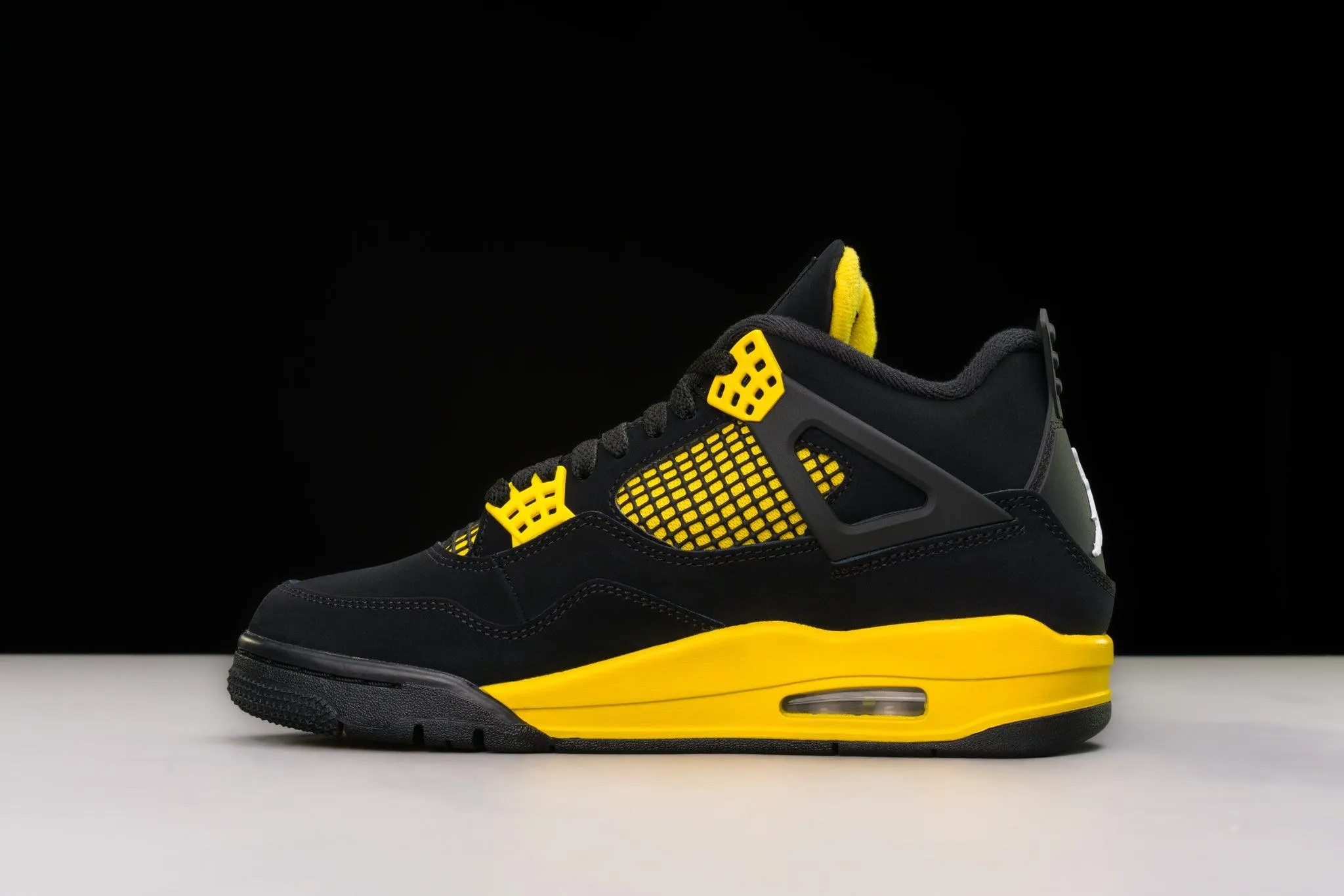 Air Jordan 4 Retro Thunder (2023)