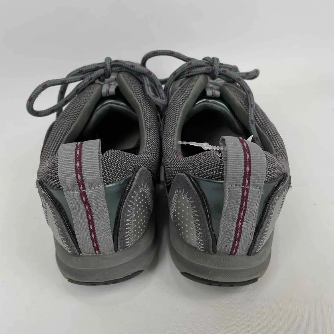 Clarks Women Size 8 Gray Sneakers