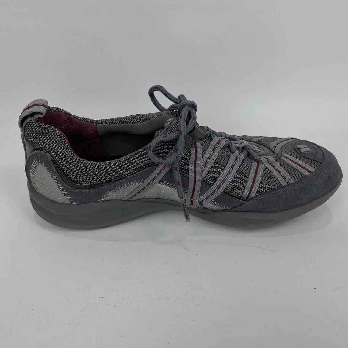 Clarks Women Size 8 Gray Sneakers