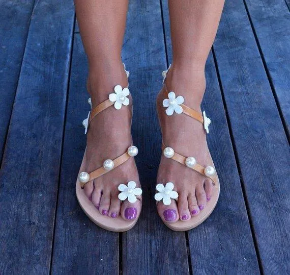 Flat Bottomed Flower and Pearl Adornment Toed Casual Sandals