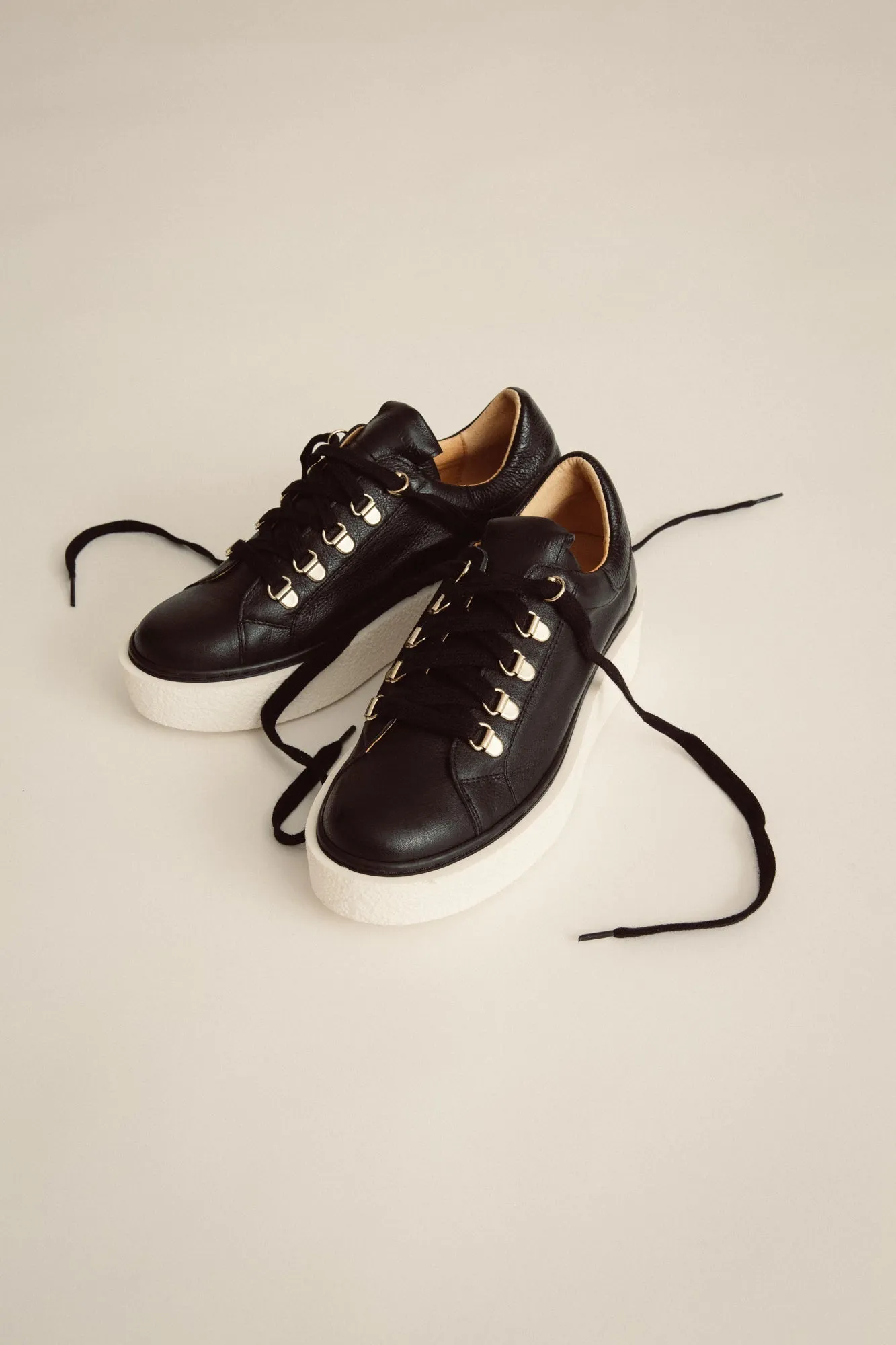 JUTELAUNE Sneakers Black