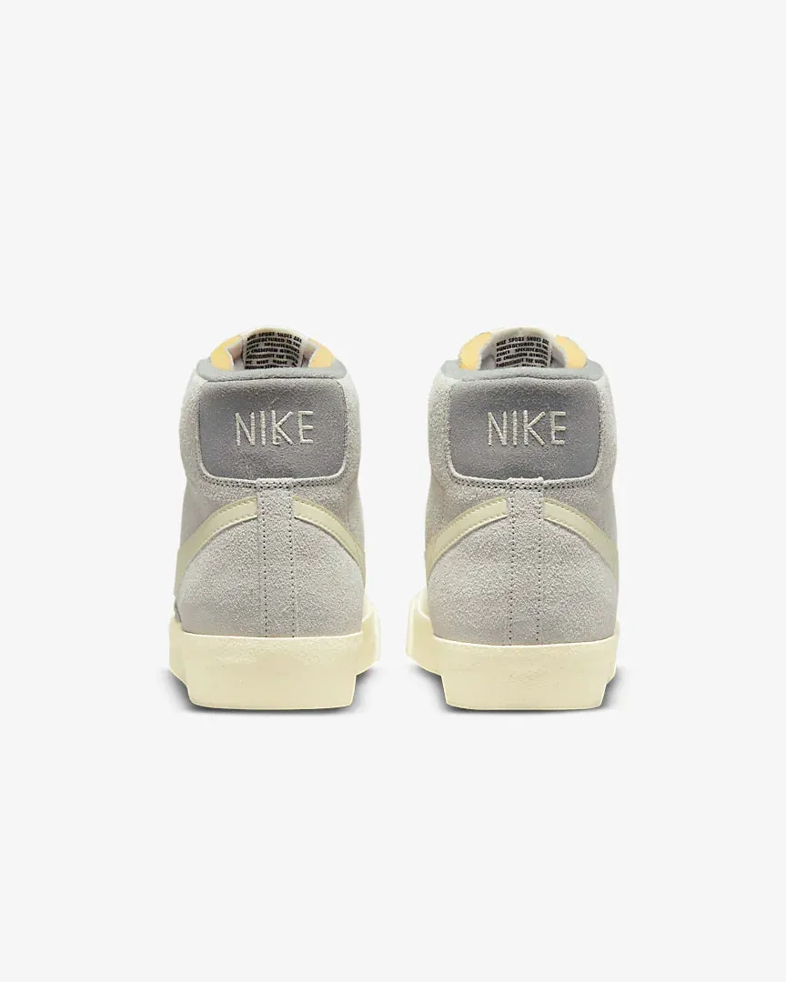 NIKE BLAZER MID '77 PREMIUM Light Bone Coconut Milk DM0178-001