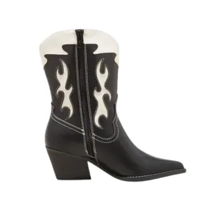 UNIVERSAL THREAD - Xena Western Boots