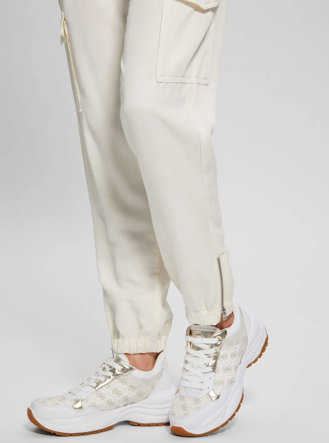 White Logo Samra Low-Top Sneakers