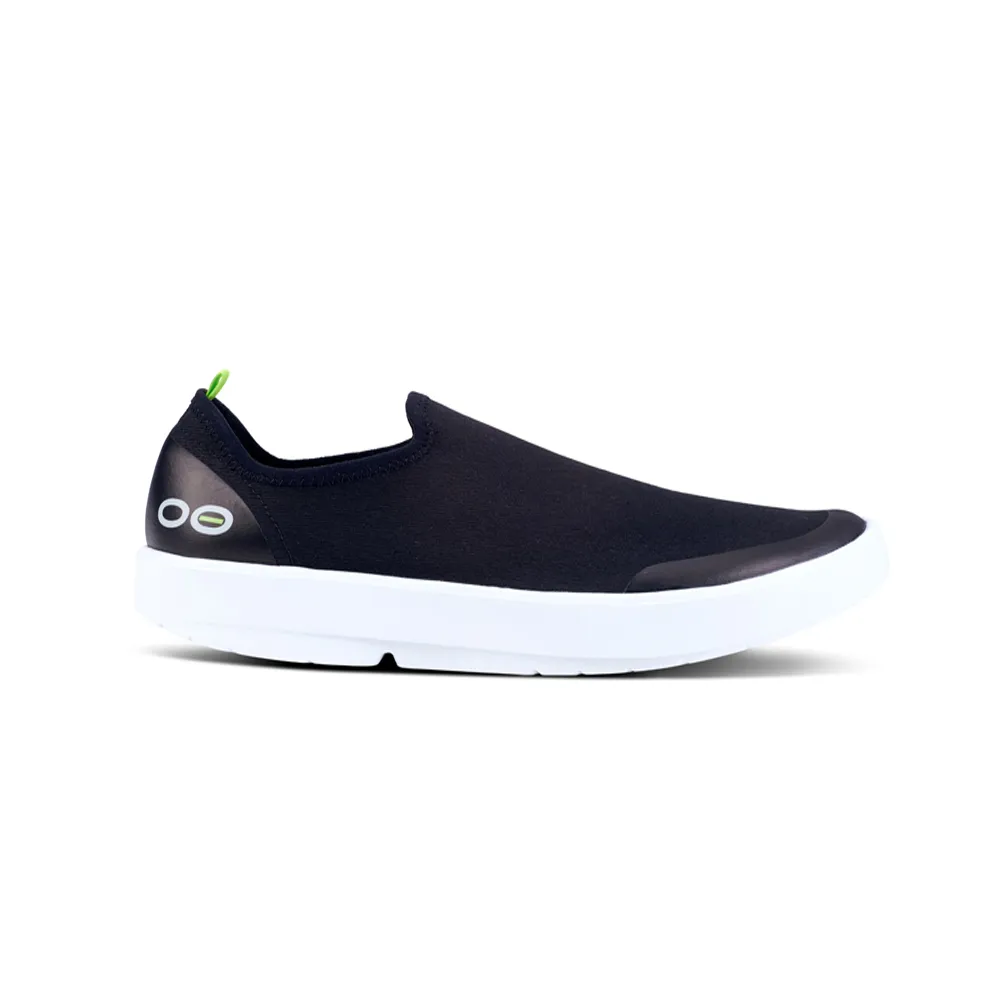 Women's Oofos OOmg eeZee Low Shoe Color: White & Black